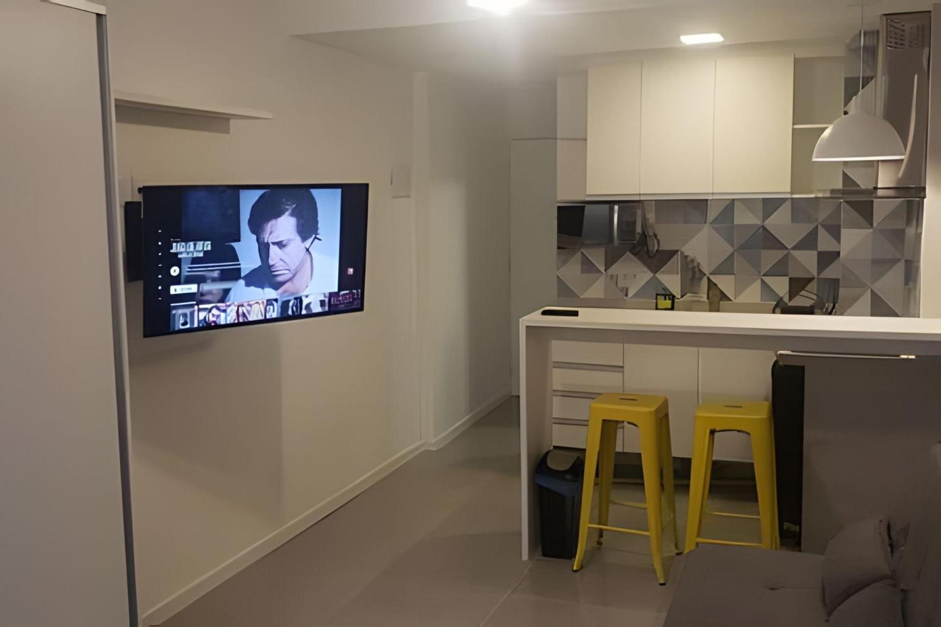 Em Copacabana Menos De 100 Metros Da Apartamento *
