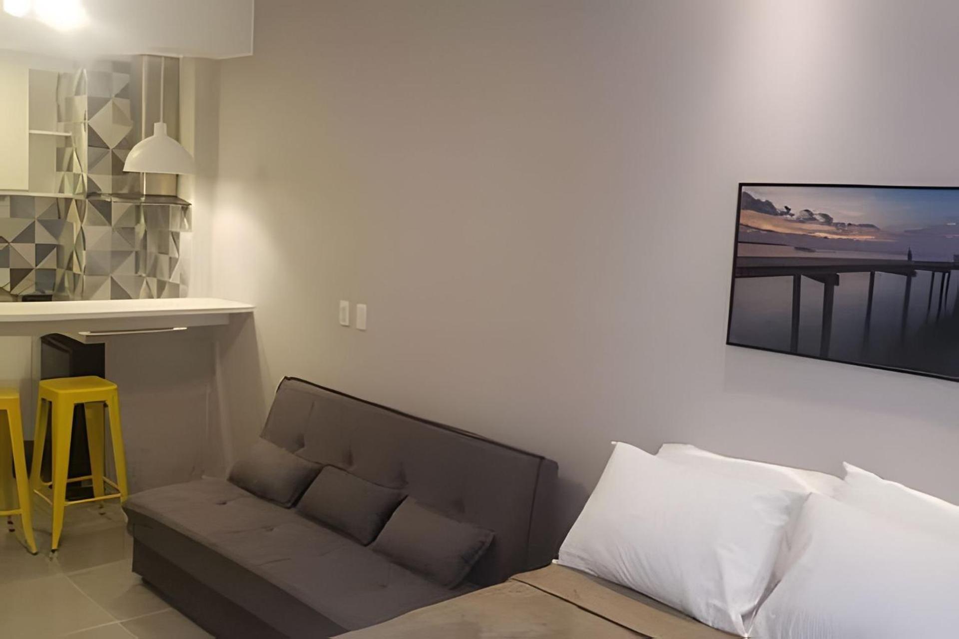Em Copacabana Menos De 100 Metros Da Apartamento *